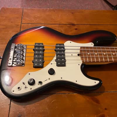 Fender Roscoe Beck Artist Series Signature Bass V sunburst with OHSC image 5
