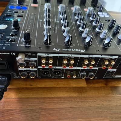 Pioneer DJM-750MK2 w/ Odyssey Flight Case & Decksaver image 5