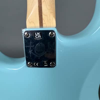 Fender Tom Delonge Stratocaster RW Daphne Blue 2,9 kg inkl. Gigbag image 8