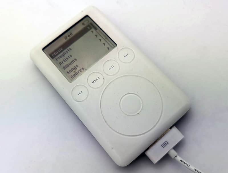 Apple iPod Classic 3rd Generation 20GB White (A1040 / M9244LL