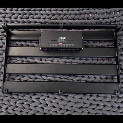 Mono Pedalboard Rail Medium with Truetone CS12 Power Supply with Stealth Accessory Case Black image 2