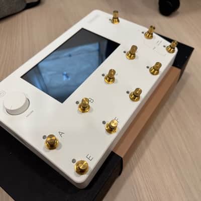 PRE-OWNED Neural DSP Quad Cortex Limited Edition White & Gold imagen 4
