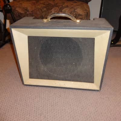 1960's Montgomery Ward Airline Model 9003 15w Tube Amp image 1