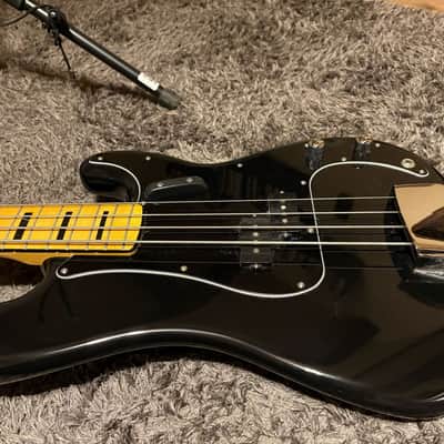 Squier Classic Vibe '70s Precision Bass 2015 - Present - Black image 8