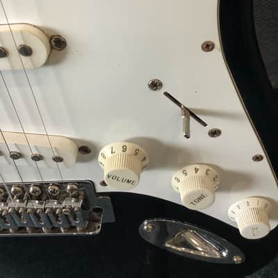 Silvertone STRAT STYLE GUITAR LATE 2000’s - BLACK image 4
