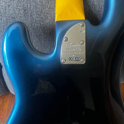 Fender American Professional II Precision Bass V with Maple Fretboard 2020 - Present - Dark Night image 6