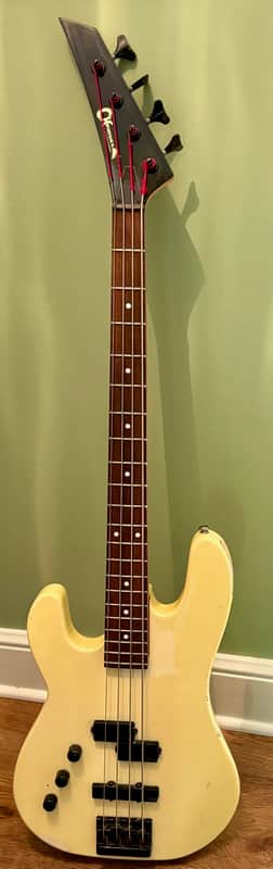 Charvel Vintage 80's Charvel / Jackson 2B Lefty 4 String Bass Guitar Made in Japan MIJ Left Handed W/ Case  - White image 1