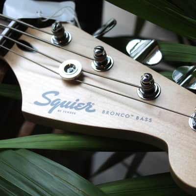 SQUIER "Sonic® Bronco™ Bass, Laurel Fingerboard, White Pickguard, Daphne Blue" 3, 30 KG image 5