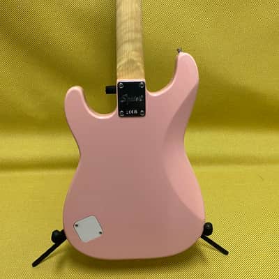 037-0121-556 Squier by Fender Mini Stratocaster Electric Guitar Shell Pink image 3