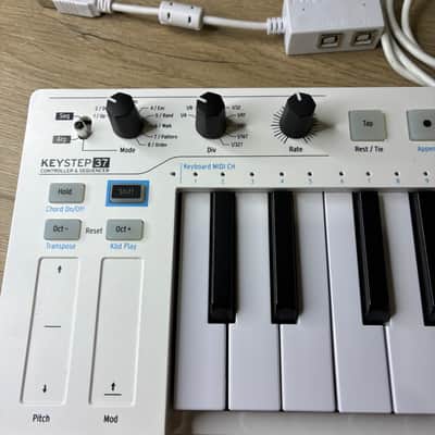 Arturia KeyStep 37 MIDI Controller 2021 - 2025 - White image 2
