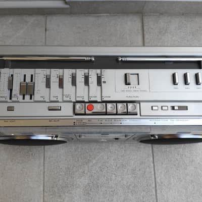 JVC RC-M70W  1980 Iconic BoomBox image 2