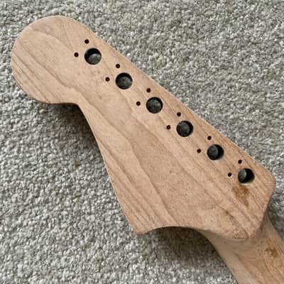 Squire Jaguar Guitar Maple Wood Neck, Rosewood 22 Frets Fingerboard image 9