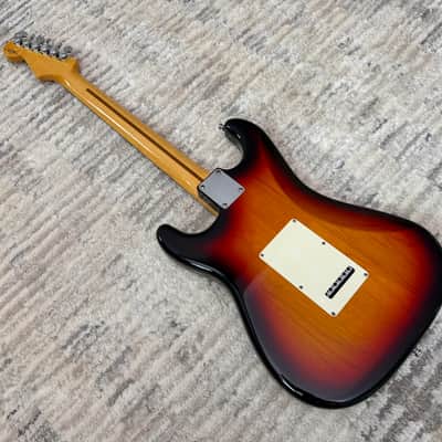 Fender Custom Shop Custom Deluxe Stratocaster 2009 - Sunburst image 17