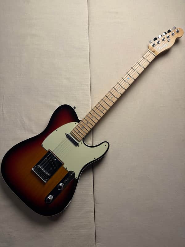 Fender American Deluxe Telecaster with Maple Fretboard 2004 - 2010 - 3-Color Sunburst image 1