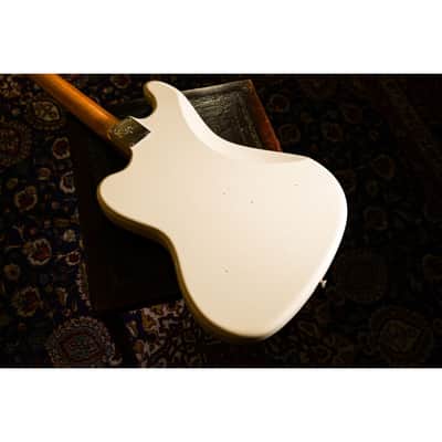 Fender Custom Shop B3 BASS VI Journeyman Aged Vintage White image 9