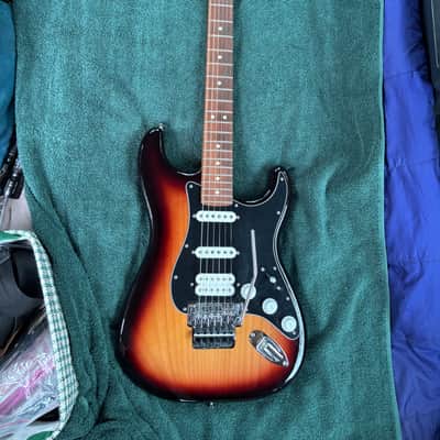 Fender Player Stratocaster Floyd Rose HSS with Pau Ferro Fretboard 2018 - 2024 - 3-Color Sunburst