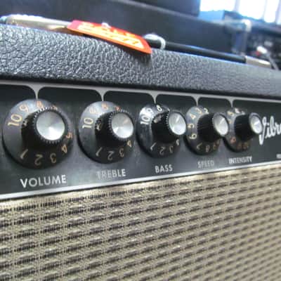 Fender 1965 Vibro-Champ Amp AA764 Guitar Combo Amplifier image 2
