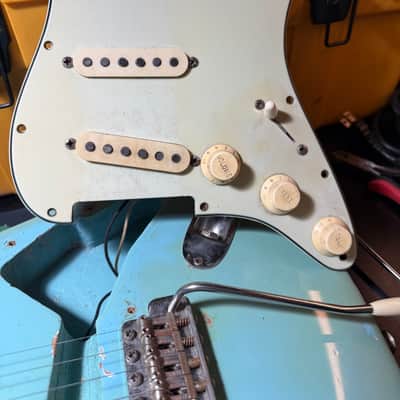 Fender Stratocaster 1964 - Daphne Blue old refin image 15
