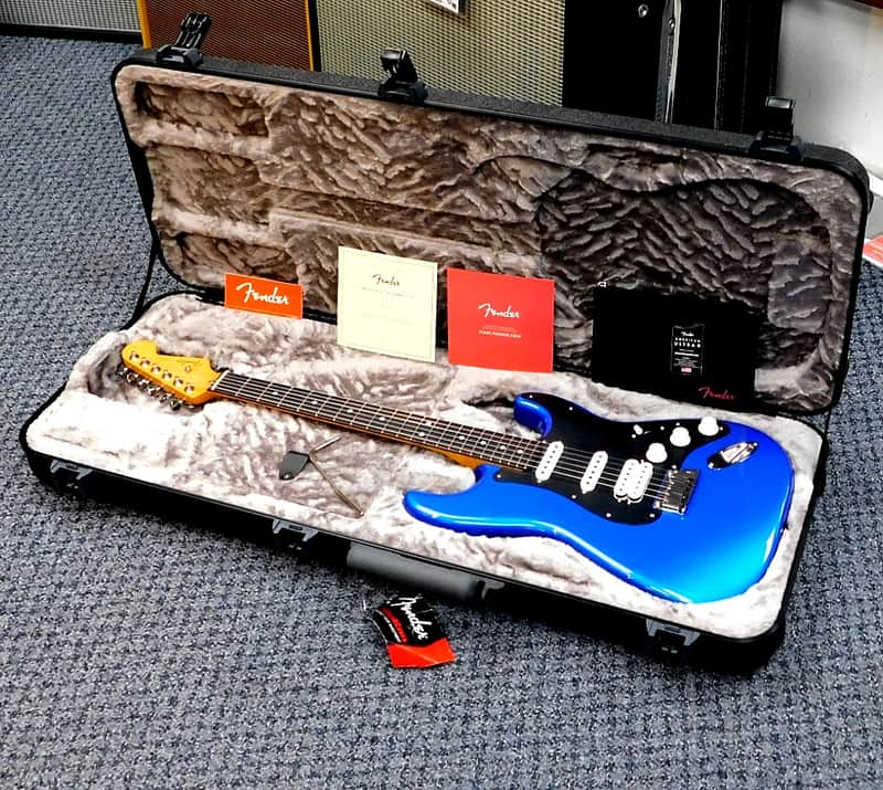 2025 Fender American Ultra II Stratocaster HSS Electric Guitar w/Case Noble Blue! VERY NICE!!!