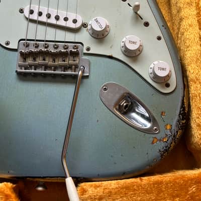 Fender Stratocaster 1962 Heavy Relic Faded Lake Placid Blue over Sunburst image 17