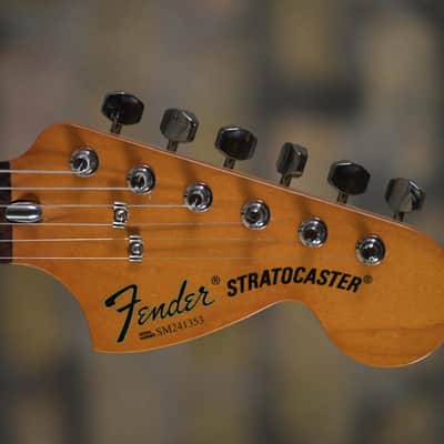 Fender 70th Anniversary Vintera® II Antigua Stratocaster® - Antigua image 2
