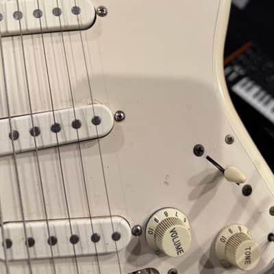 Fender Stratocaster 1985 - White image 12