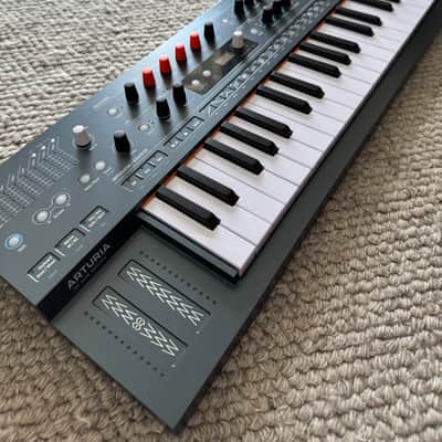 MINT Arturia MiniFreak 37-Key 6-Voice Polyphonic Hybrid Synthesizer image 3
