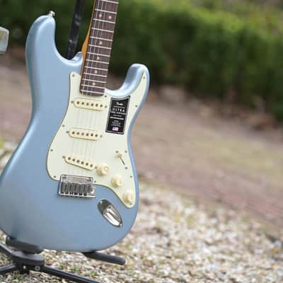 Fender American Ultra Luxe Vintage '60s Stratocaster, Rosewood Fingerboard - Ice Blue Metallic image 3