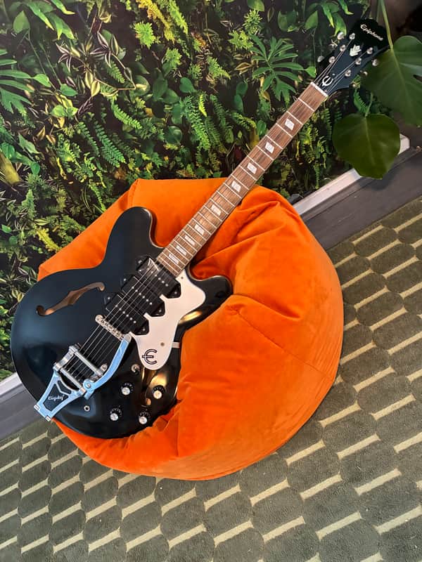57% Off Epiphone Riviera Custom P93 Royale - Rare Black Pearl Deal!