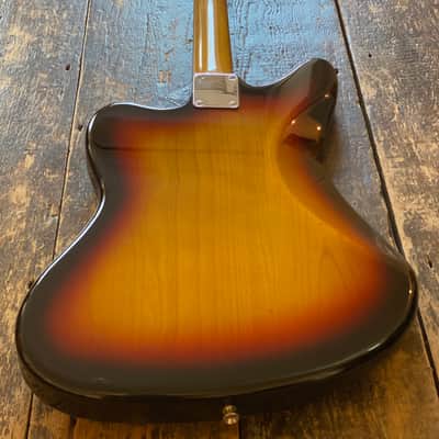 Fender Jaguar 1966 Reissue CIJ R-Serial 2004-2005 Three Tone Sunburst image 2
