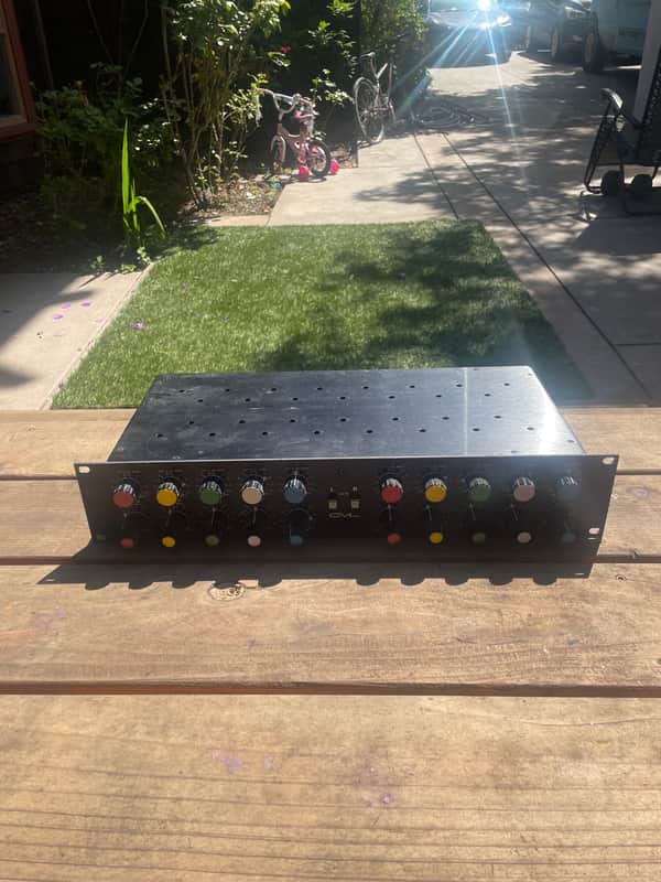 GML 8200 Dual-Channel 5-Band Parametric Equalizer image 1