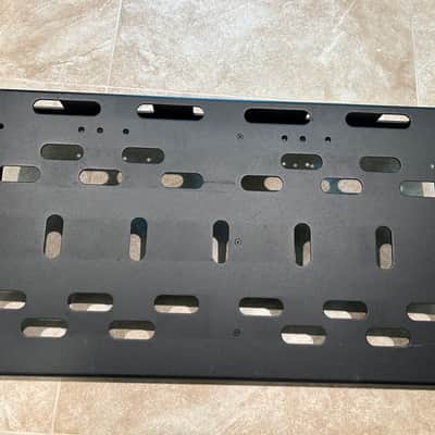 Voodoo Lab Dingbat Medium Pedalboard with Case image 2