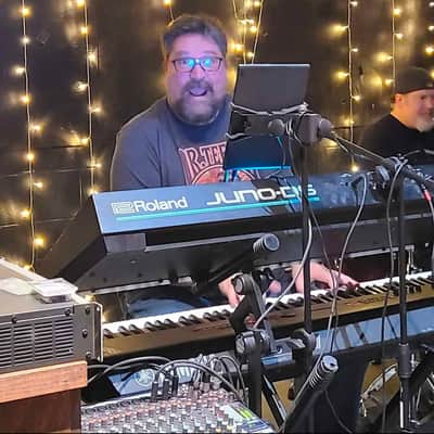 Roland Juno DS88 Synthesizer - gigging keyboard!