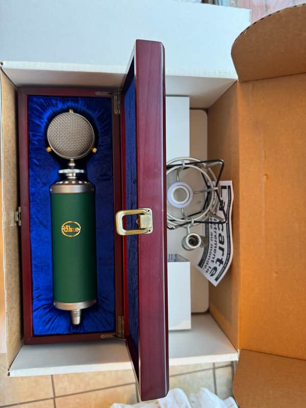 Blue Kiwi Large Diaphragm Multipattern Condenser Microphone 2010s - Green image 1
