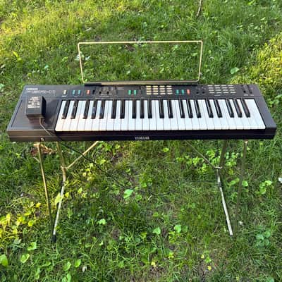 Yamaha PSR-11 1980's w/ stand and original power supply! image 1
