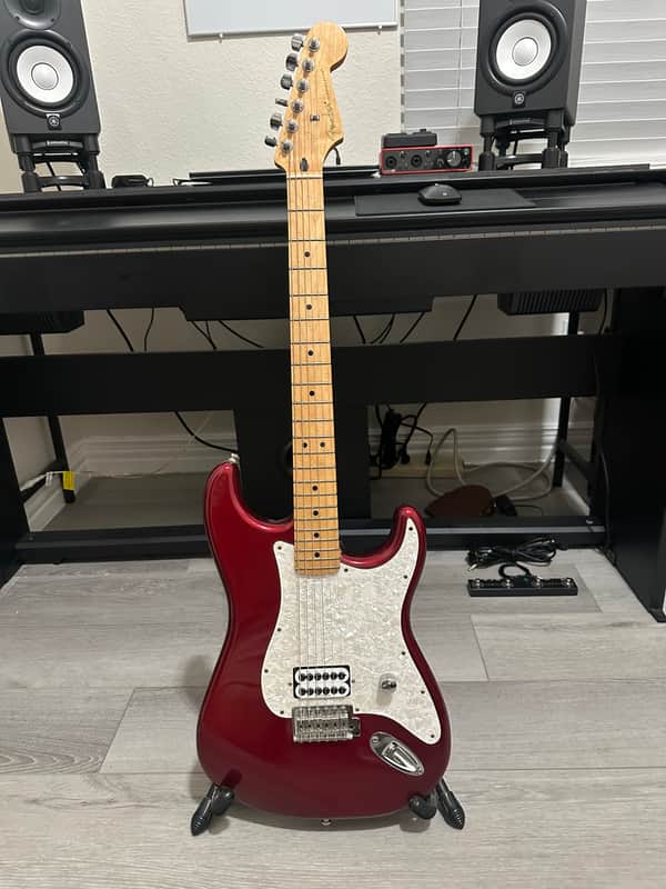 Fender Blacktop Stratocaster HH with Maple Fretboard 2011 - 2014 - Candy Apple Red