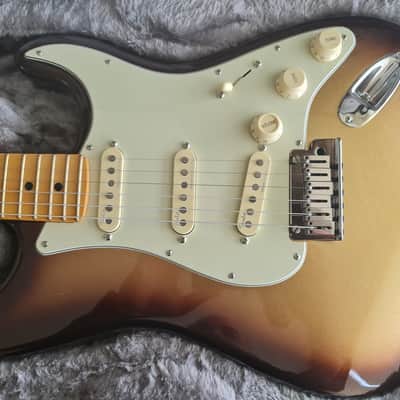 Fender American Ultra Stratocaster with Maple Fretboard 2019 - 2021 Mocha Burst image 3