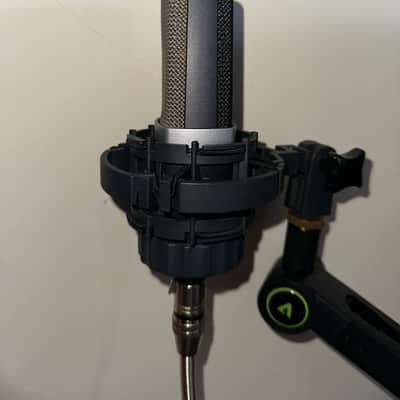 AKG C214 Large Diaphragm Cardioid Condenser Microphone 2010s - Black image 7