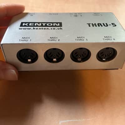 Kenton Thru5 with Mogami MIDI cables Bild 2