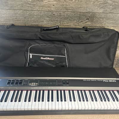 Roland RD-200 Digital Stage Piano 76-Key w/ Case #1859