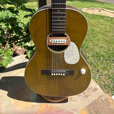 07-01 Aria 131 Parlor Rubber Bridge Guitar w/ Flats (2020s - Green) image 1