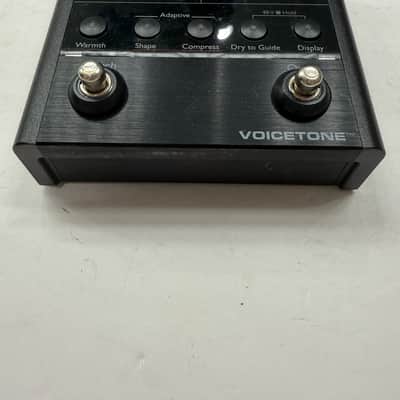 TC Helicon Voicetone Correct Correction Vocal Effect Pedal + Power Supply image 3