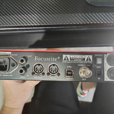 Focusrite Scarlett 18i20 first gen 2010s - Black/red image 5