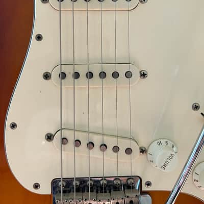 1998 Fender 62 AVRI Stratocaster  Tobacco Burst image 10