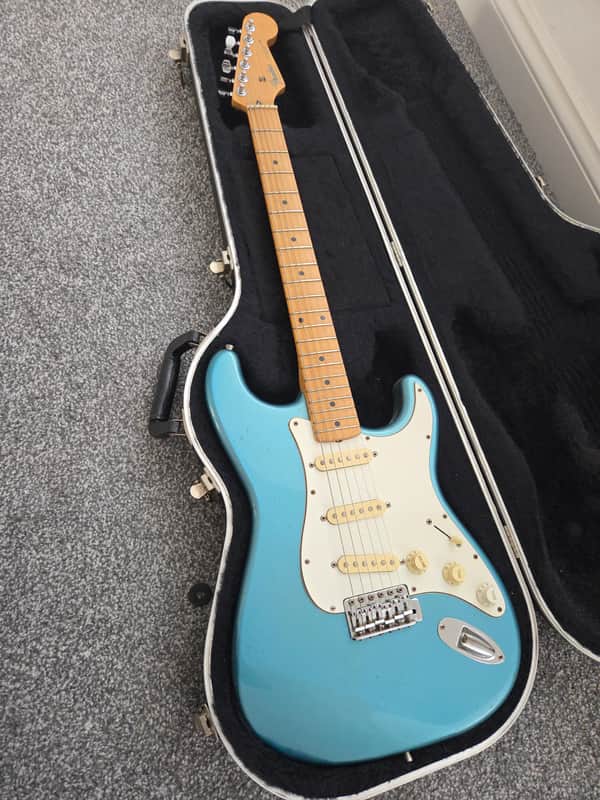 Fender Stratocaster Made In Japan 1995 - Ocean Turqoise Metallic  + Fender USA red label hardcase image 1