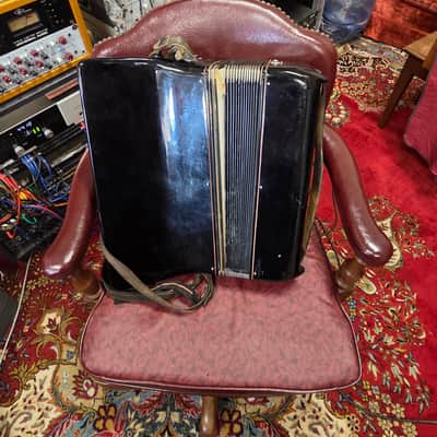 Covella Made In Italy Piano Accordion 41/120 W Straps And Case image 8