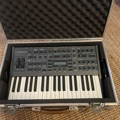 Access Virus TI2 Darkstar 37-Key Digital Synthesizer 2009 - 2023 - White