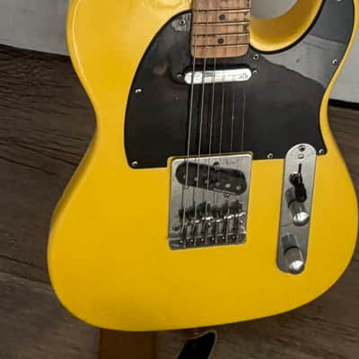 Fender Tele "Dressed UP" 2012 - Yellow Replica image 11
