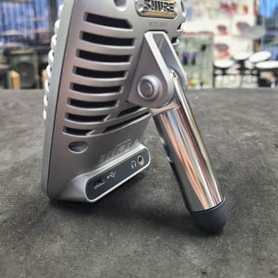 Shure MOTIV MV51 iOS / USB Large Diaphragm Condenser Microphone 2015 - Present - Silver and Black image 2