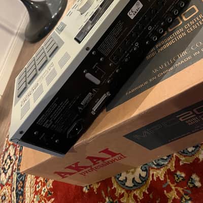 Akai MPC2000 MIDI Production Center 1997 - 2001 in original box image 2